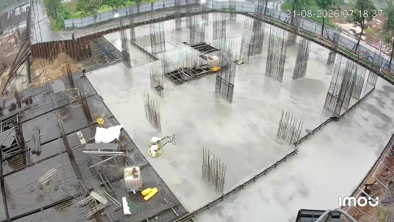 Tiến độ thi công nhà ở xã hội Minh Đức giữa trời mưa ngày 21/08/2026
