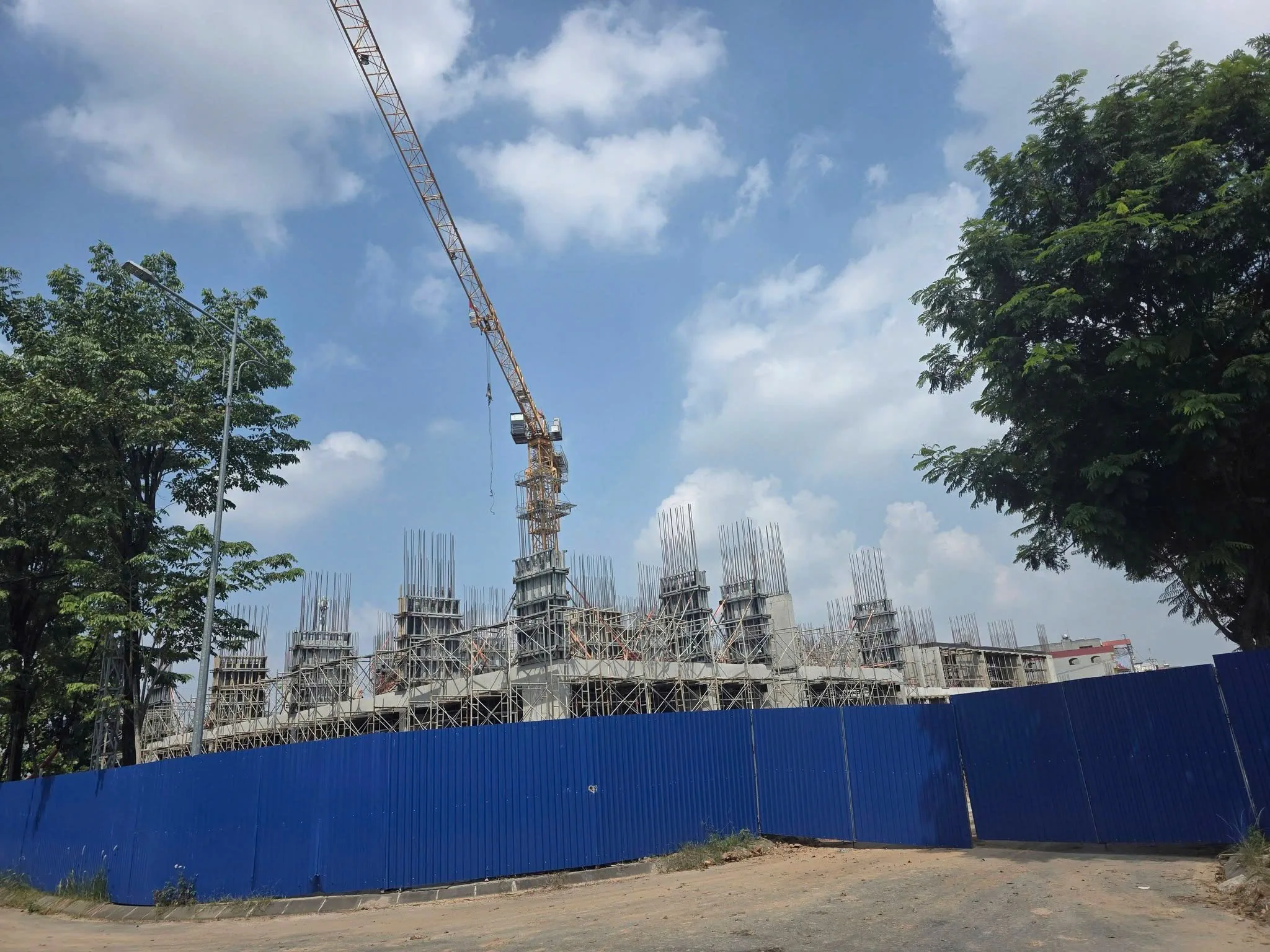 Công trường NOXH Minh Đức đầu tháng 10/2026, chuẩn bị đổ sàn tầng 2