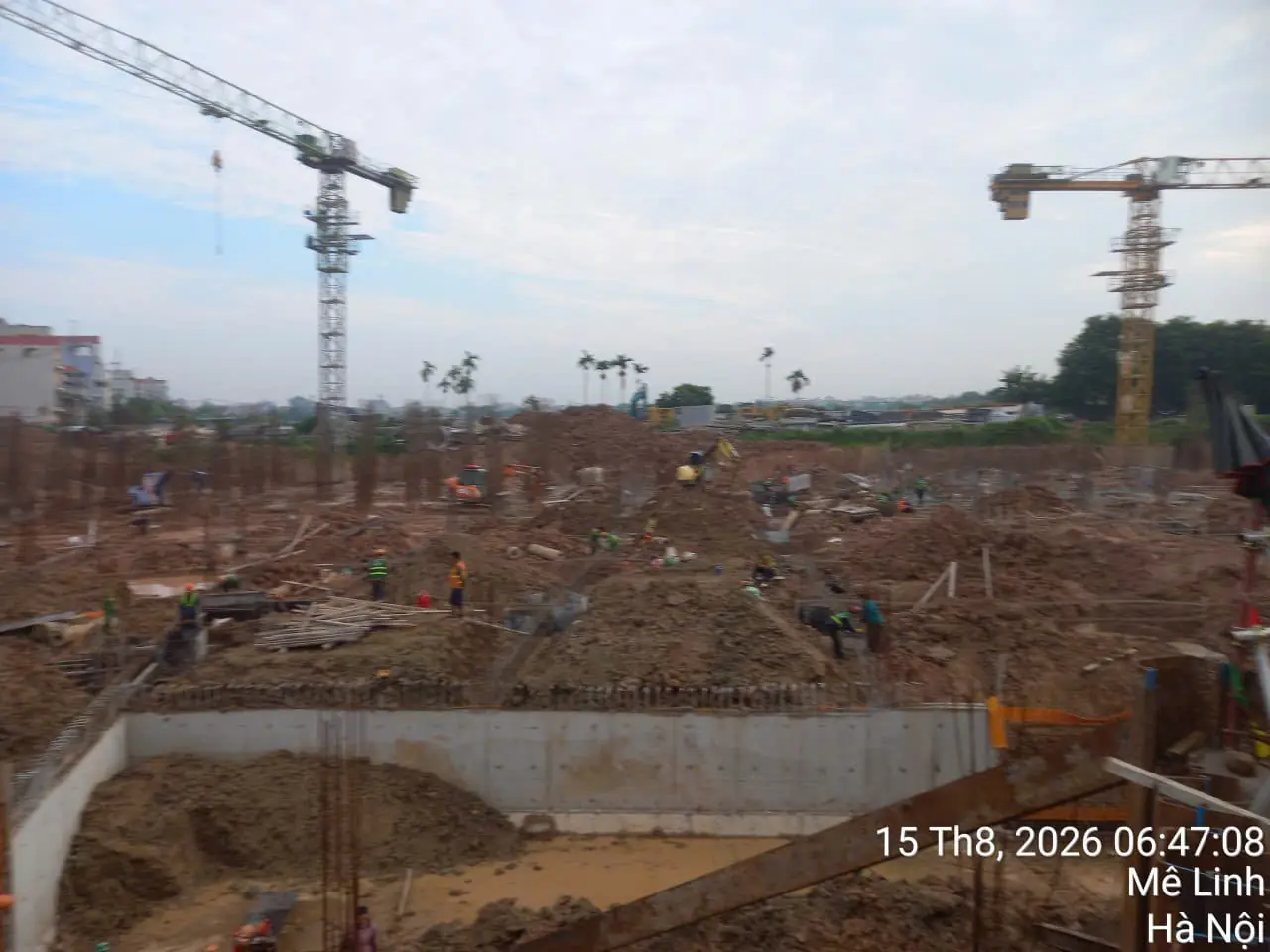 Dự án NOXH Minh Đức tháng 8 2026, toàn cảnh công trường với 2 cần cẩu tháp
